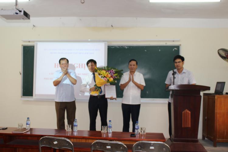Công bố quyết định bổ nhiệm Phó Hiệu trưởng Trường Trung cấp Kinh tế - Kỹ thuật và Du lịch tỉnh Ninh Bình