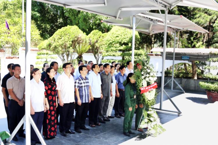 Đồng chí Chủ tịch UBND tỉnh dâng hương tại Khu di tích lịch sử Quốc gia Truông Bồn và Khu di tích lịch sử Ngã ba Đồng Lộc