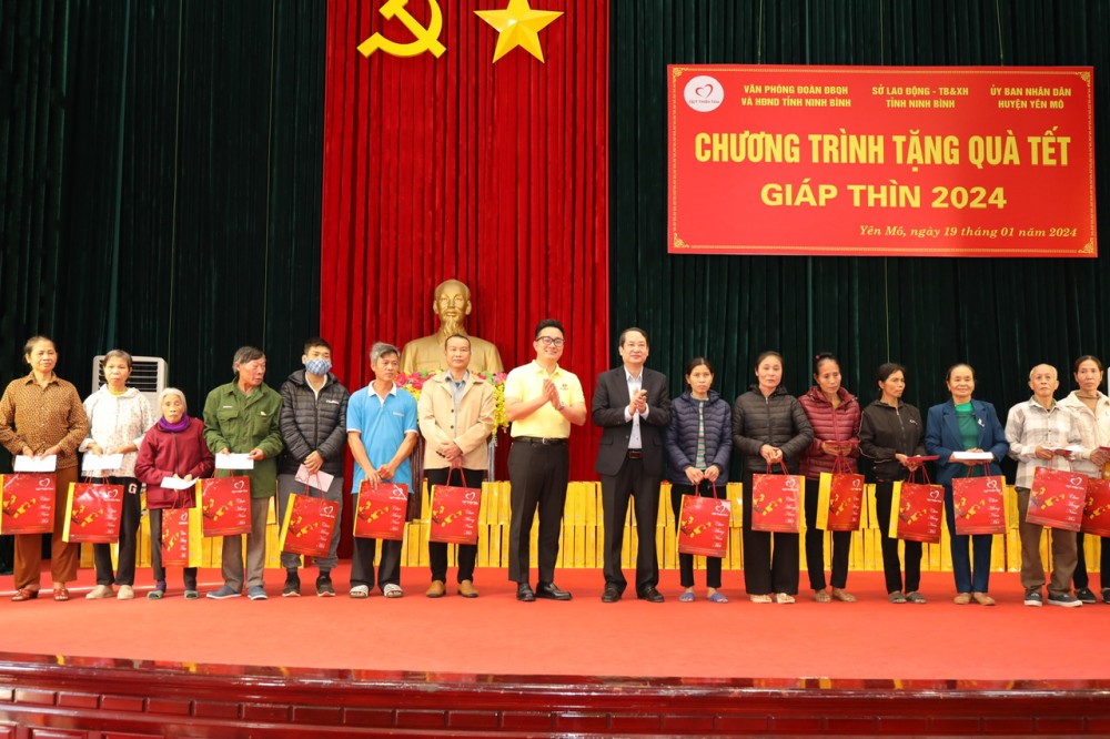 Quỹ Thiện Tâm tặng quà cho người nghèo huyện Yên Mô nhân dịp Tết Nguyên đán Giáp Thìn 2024