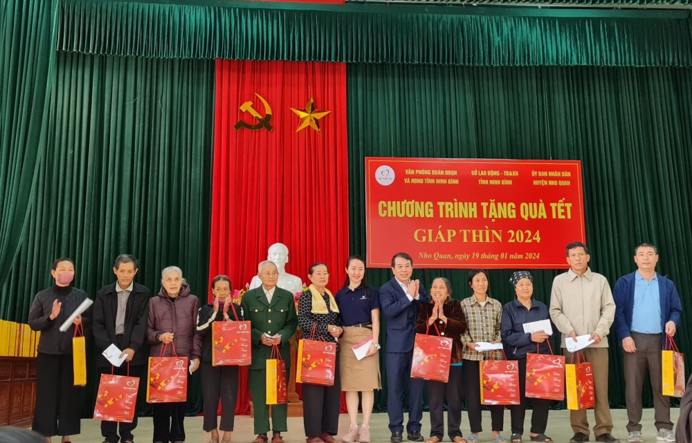 Quỹ Thiện Tâm tặng quà cho người nghèo huyện Nho Quan nhân dịp Tết Nguyên đán Giáp Thìn 2024