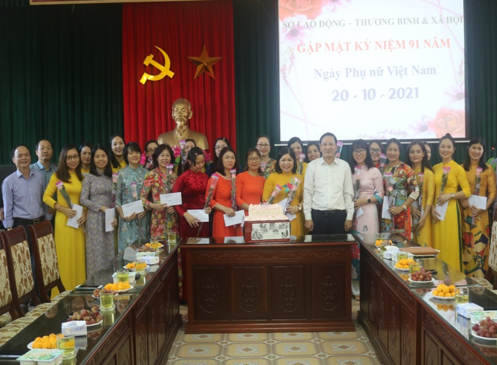Tổ chức gặp mặt, tọa đàm nhân kỷ niệm 91 năm Ngày phụ nữ Việt Nam 20/10.