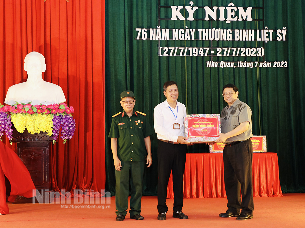 Thủ tướng Chính phủ thăm, tặng quà tại Trung tâm Điều dưỡng thương binh Nho Quan